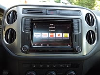 VW TIGUAN SCHWARZ 8201