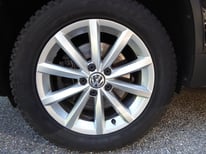 VW TIGUAN SCHWARZ 8201