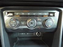 VW TIGUAN SCHWARZ NEU 7685