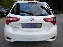 TOYOTA YARIS 4911