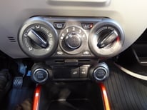 SUZUKI IGNIS SCHWARZ 8491